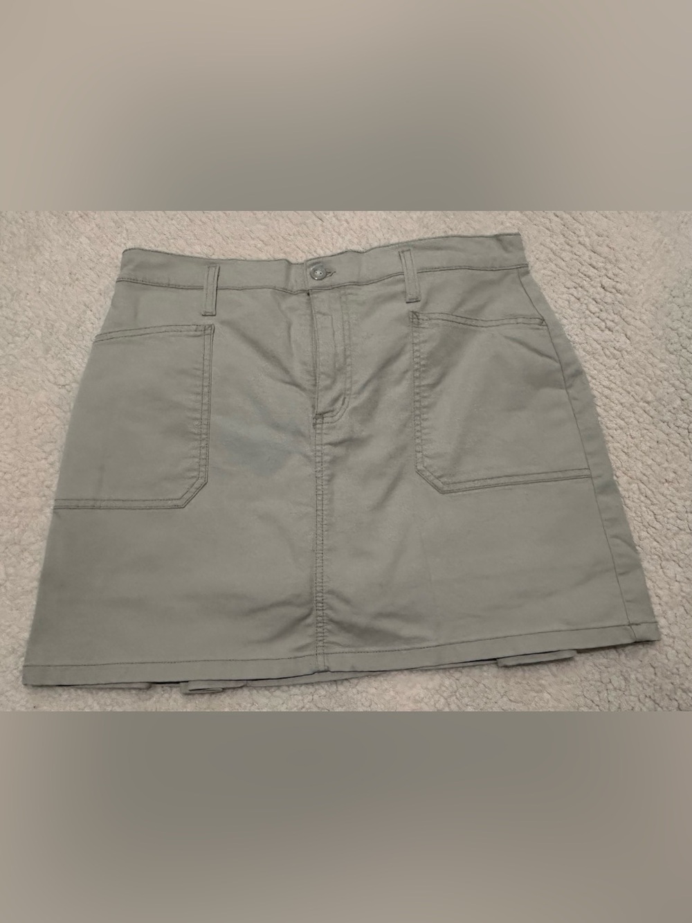 Gloria Vanderbilt Skort in Light Gray or Tan